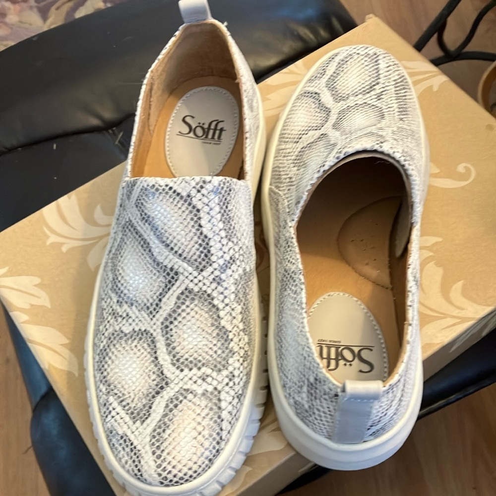 Soffit loafers